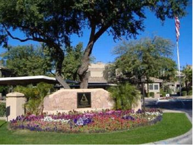 Foto del edificio - 9450 E Becker Ln