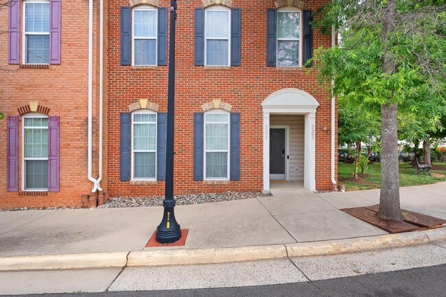 Building Photo - 9502 Lee Ct