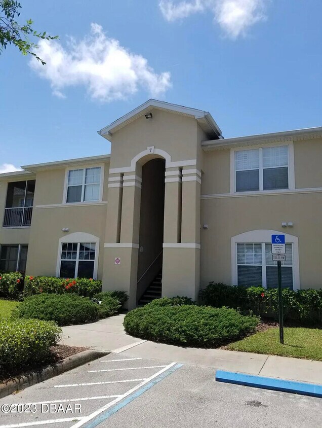 Foto principal - 830 Airport Rd