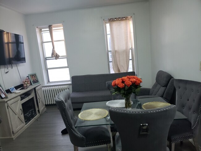 Foto del edificio - 2339 63rd St