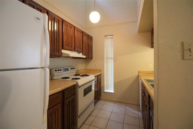 Building Photo - 3500 Tangle Brush Dr
