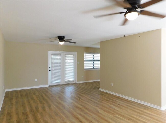 Building Photo - 500 Wanta Hide A Way Dr