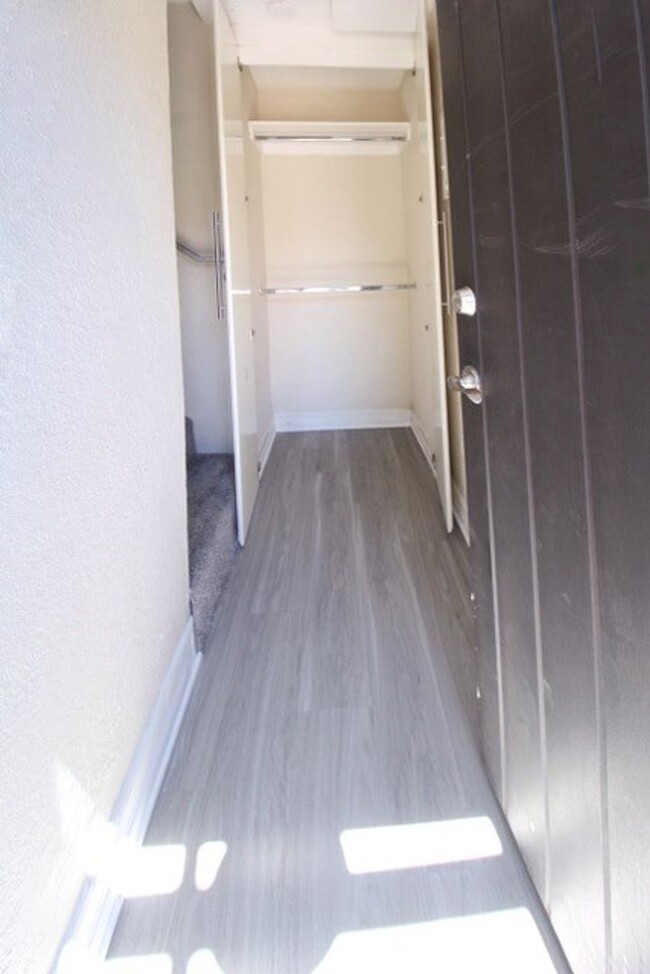 Building Photo - 3524 Wilshire Terrace