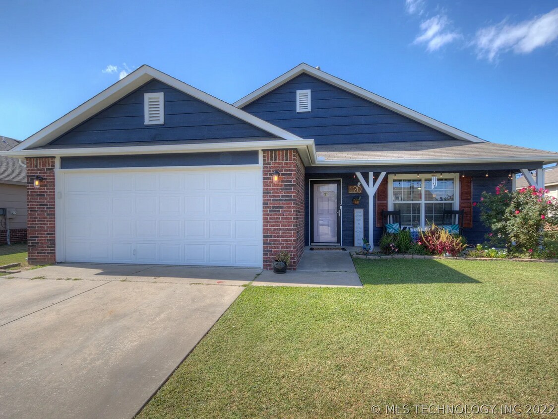 Primary Photo - 120 Newman Cir