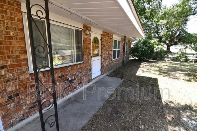 Building Photo - 11535 St Lawrence Dr