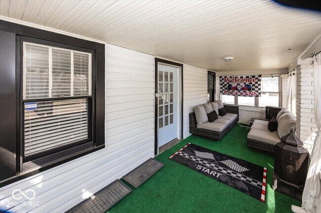 Foto del edificio - 6140 Winthrop Ave