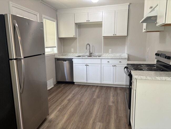 Building Photo - 2 Bedroom, 1 Bathroom Apartment in High Po...