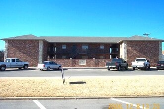 Building Photo - 301 Custer St