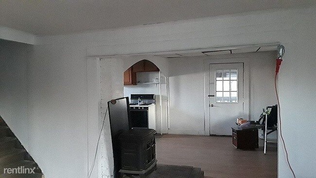 Building Photo - 3 br, 1 bath House - 54 Schott Road