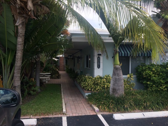 Foto del edificio - 4201 Bougainvilla Dr