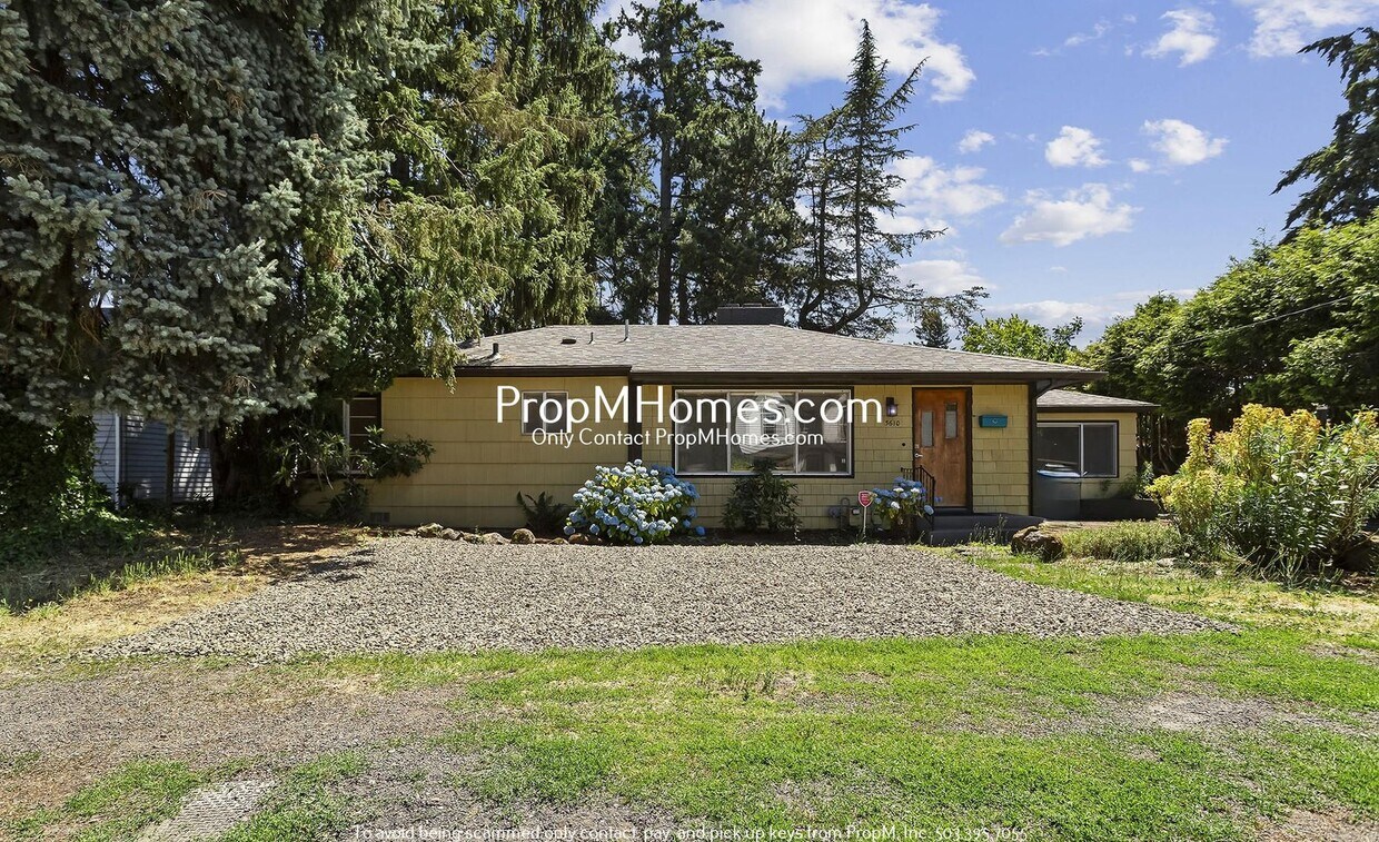 Primary Photo - Charming Three Bedroom in Woodstock Neighb...