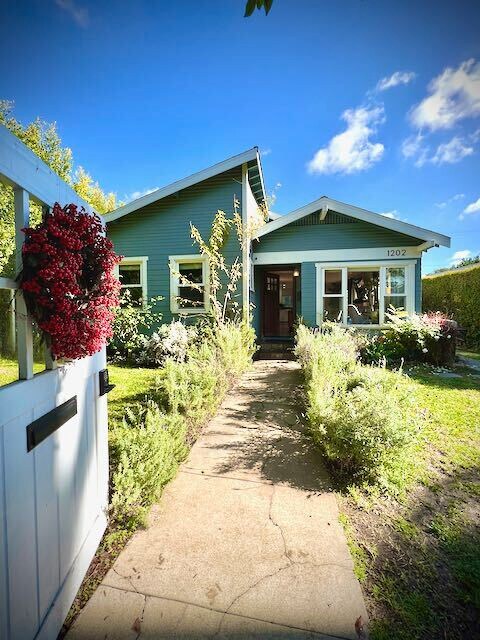 Front of house - 1202 N Poinsettia Plz