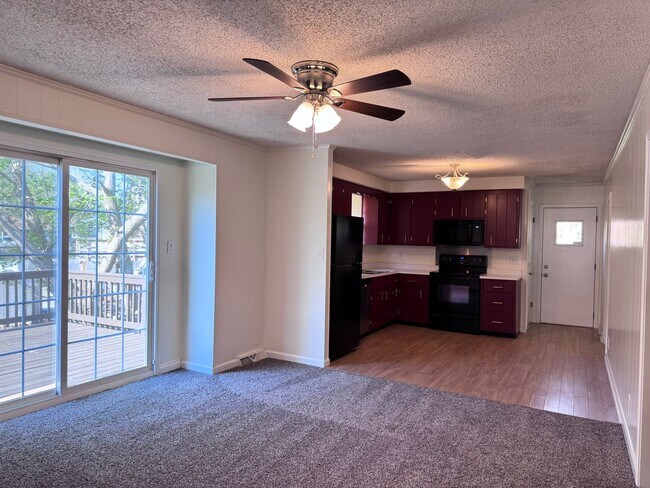 Foto del edificio - Must see!! 3BD/3BA Fully Finished Basement and Corner Lot!!