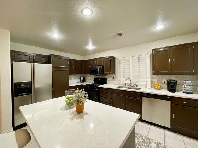 Foto del edificio - Beautiful 4BD/3.5BA Home in Prime Southwest Location – Ensuite Bedroom Downstairs!