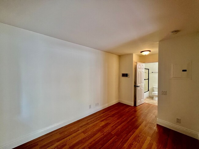 Foto del edificio - Gorgeous 1BD/1BA condo available for lease...