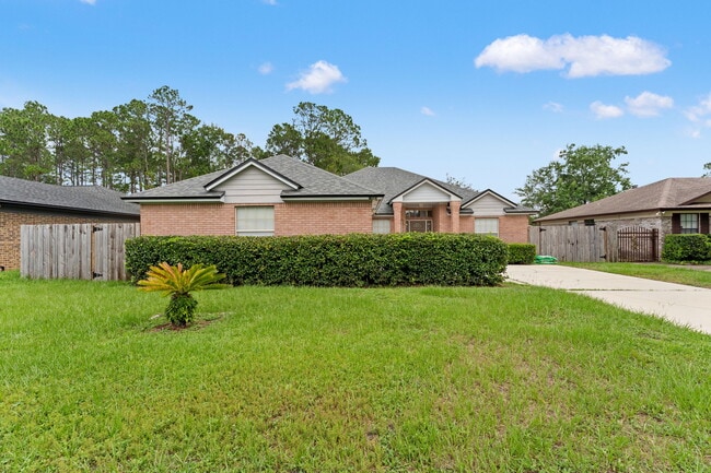 Building Photo - 1845 Daytona Ln N