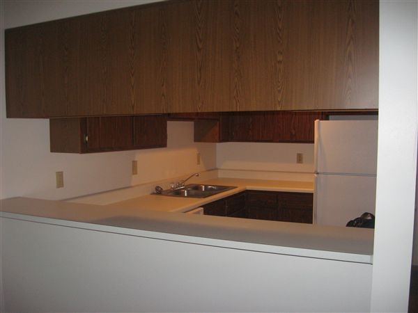 Building Photo - 1015 Village Green Ct