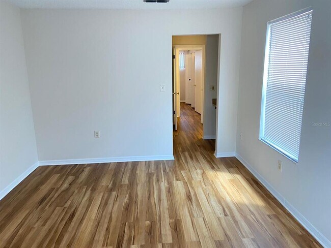 Foto del edificio - 5061 Ernst Ct