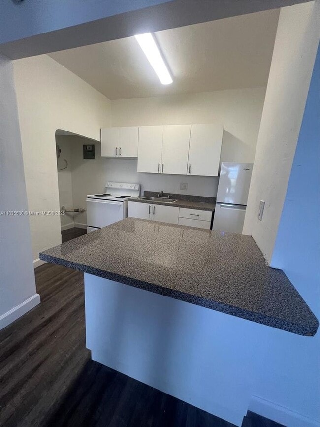 Foto del edificio - 2300 W Flagler St