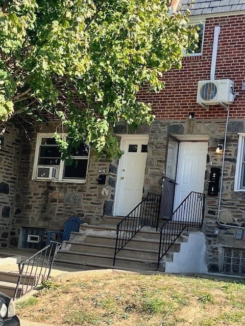 Primary Photo - 6931 Oakland St