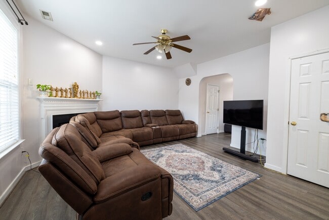 Building Photo - 305 Jamerson Ct