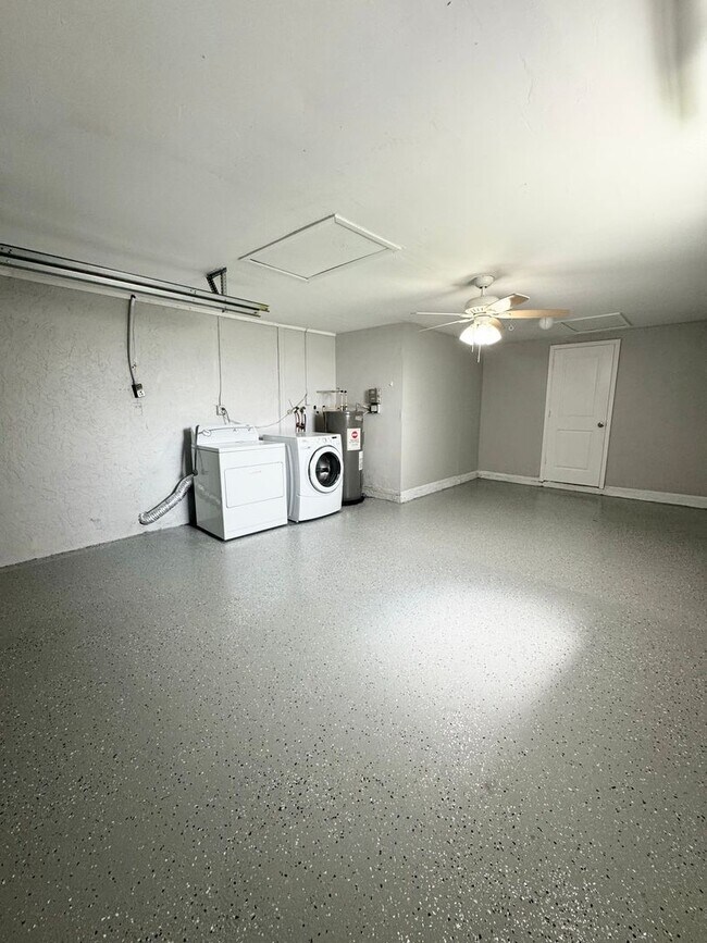 Foto del edificio - 4/2 Single-family home, AVAILABLE NOW!