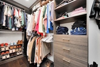 Building Photo - 1410 Hyde Park Blvd