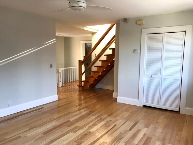 Living room - 13 Smith Ave