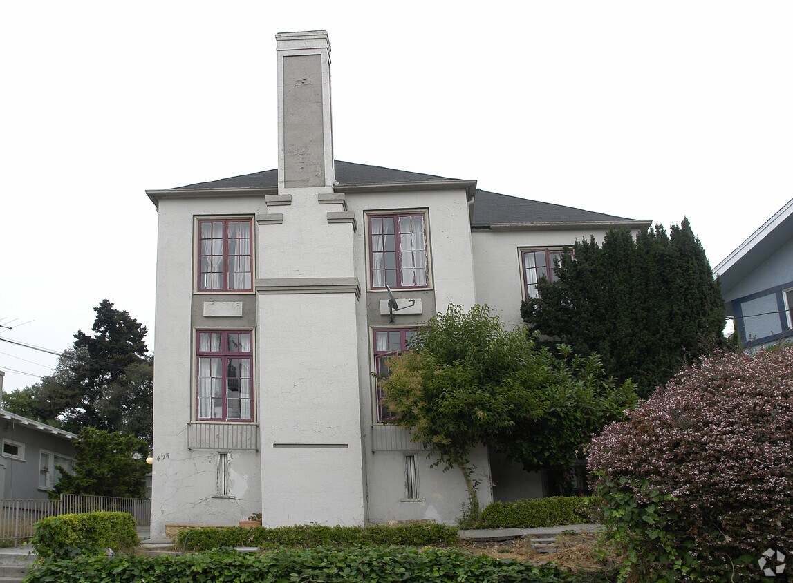 Building Photo - 494 Cheney Ave
