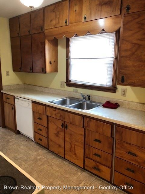 Building Photo - 3 br, 1.5 bath House - 5685 Humbert Rd.
