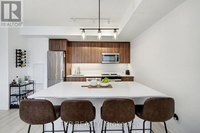 Photo du bâtiment - 681 Yonge St