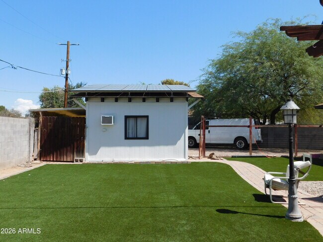Foto del edificio - 1618 W Gardenia Dr