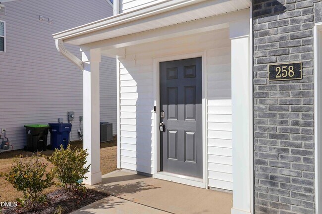 Foto del edificio - 258 Palm Dr