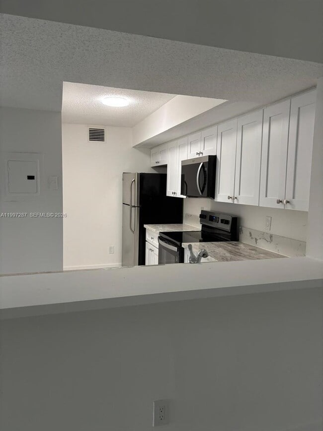 Foto del edificio - 18840 NW 57th Ave