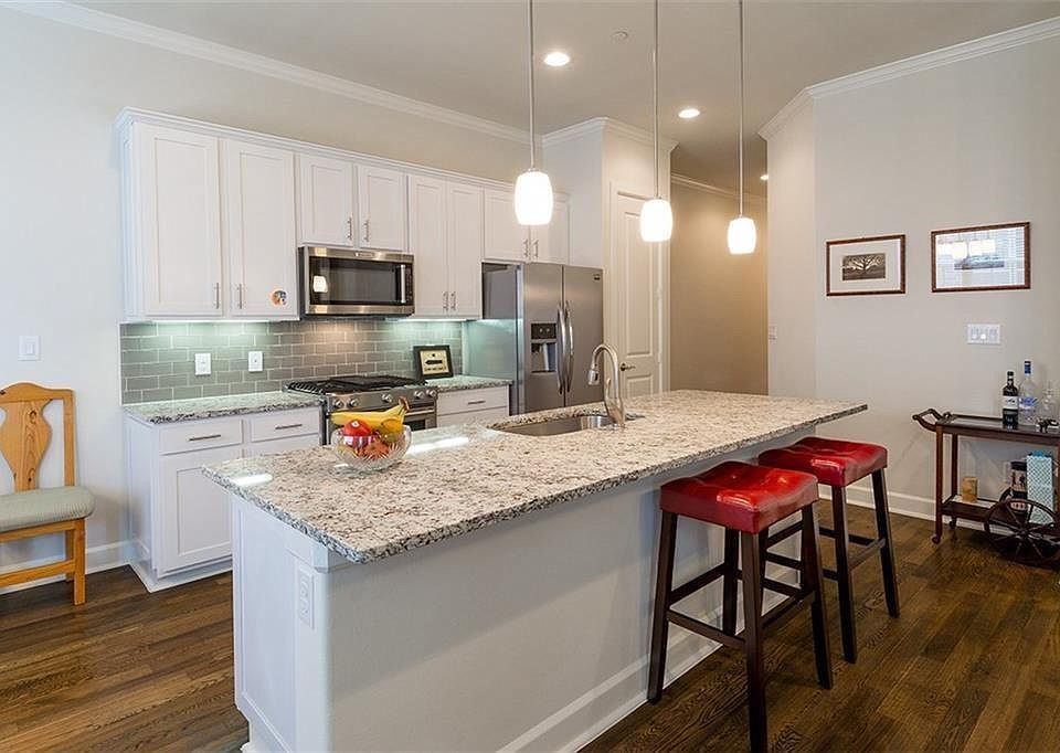 Primary Photo - Apartment for Rent