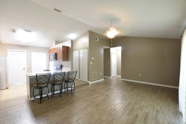Foto del edificio - 870 Farrington Dr