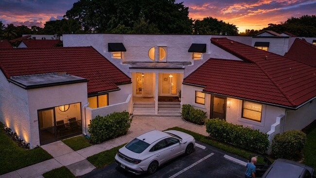 Building Photo - 223 NW 36th Ave