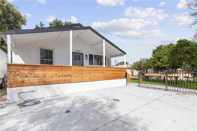 Foto del edificio - 6529 Ajax Ave