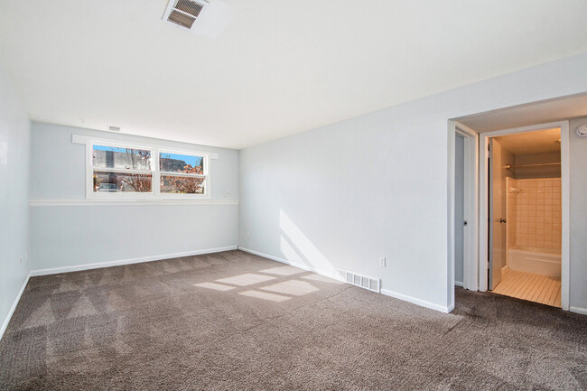 Building Photo - 4223 Oak Park Dr SE