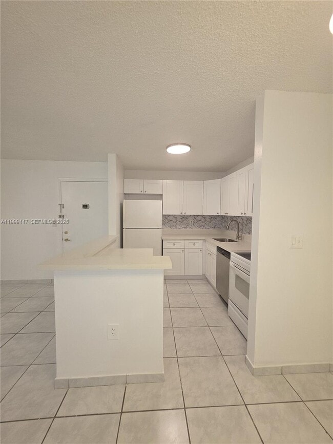 Foto del edificio - 823 NE 199th St
