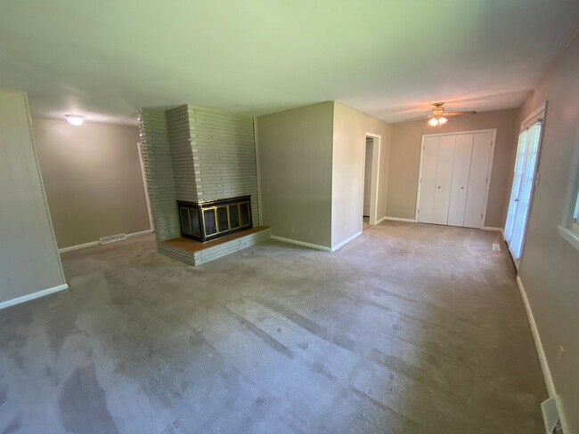 Foto del edificio - 1953 S Missouri Ave