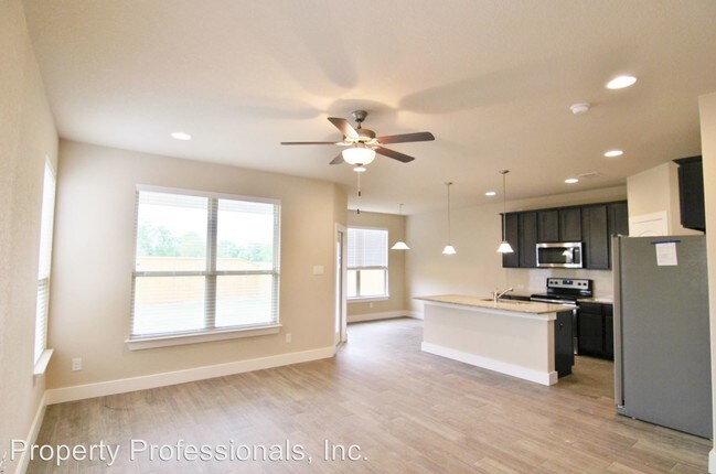 Building Photo - 919 Langesmill