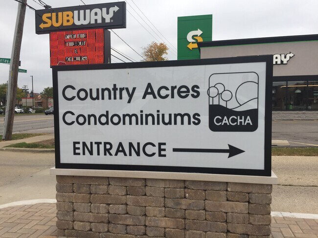 Country Acres Entrance - 640 Murray Ln