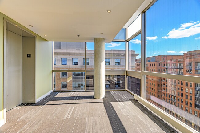 Foto del edificio - 675 E St NW