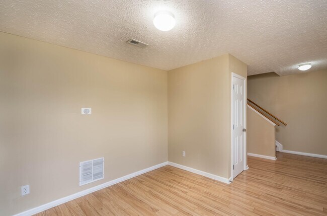 Foto del edificio - 1016 Bella Dona Rd