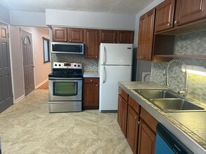 Building Photo - 1894 Pannell Ave