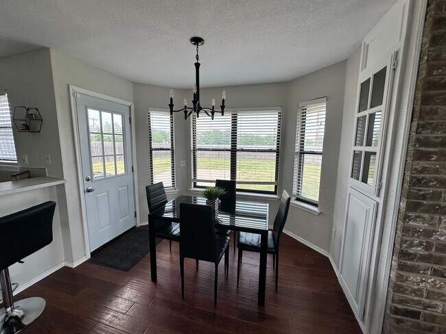 Foto del edificio - Charming 3 Bed, 2 Bath 2-Story Home in Moore!