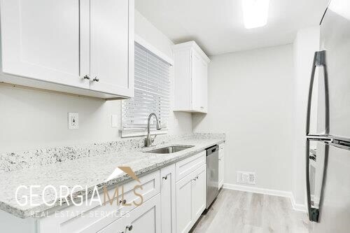 Building Photo - 2369 Brentford Pl