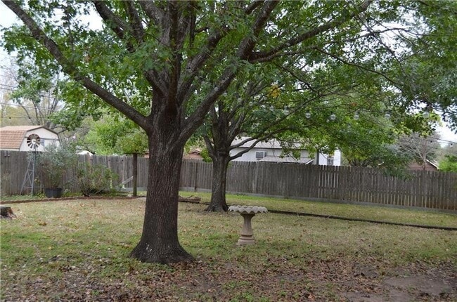 Building Photo - 1803 Sunset Dr