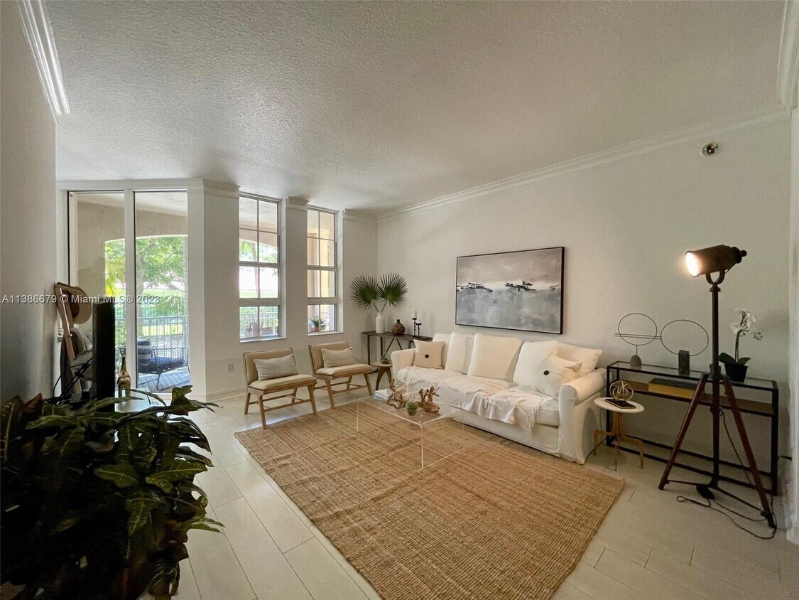 Foto principal - 3001 NE 185th St